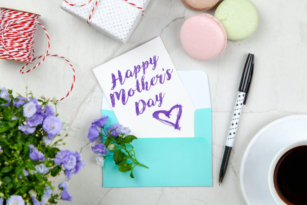Best Mother’s Day Gift Ideas 2023: Beauty & Makeup